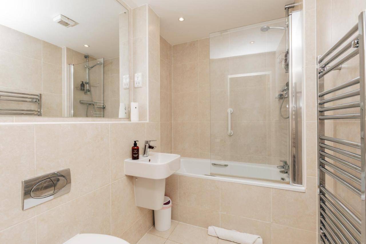 Henley Town Centre With Parking Apartment Ngoại thất bức ảnh